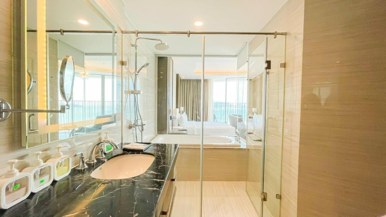 Rollton Ocean View Apartment Nha Trang Exterior photo
